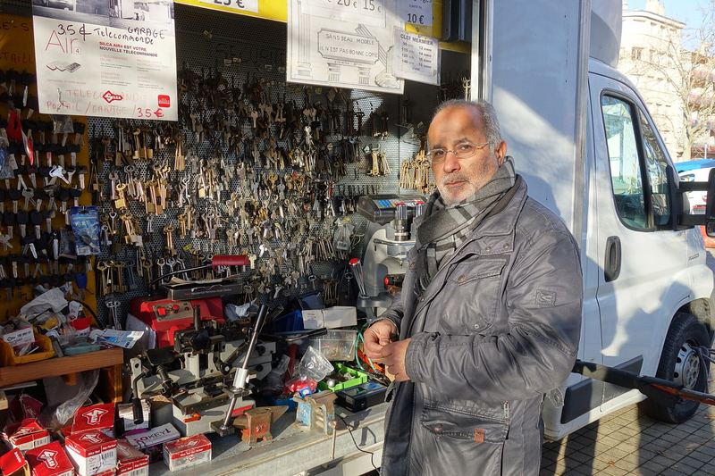 Key cutting kiosk with racks of blanks and tools